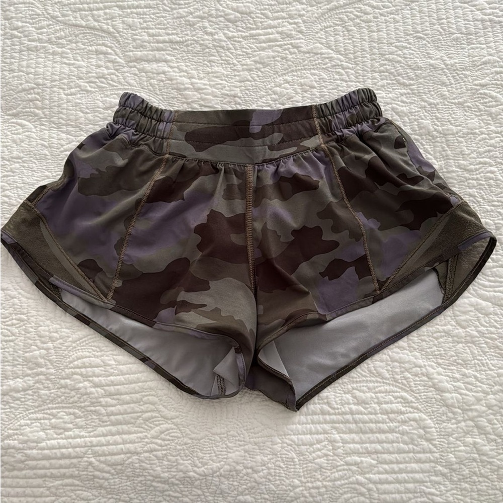 Lululemon Hotty Hot Shorts 2.5